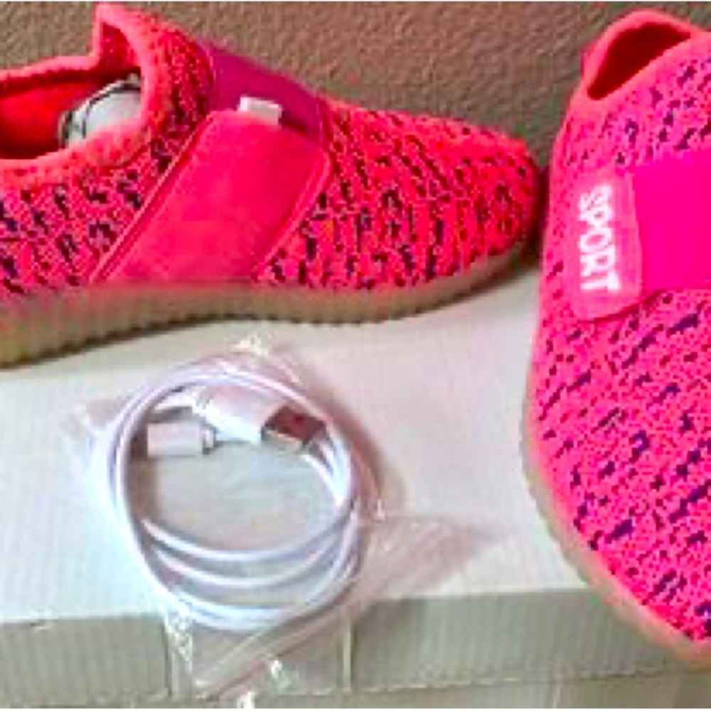 NIB Kids Light Up Shoe Size 31 (13.5)